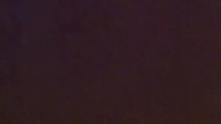 Дрочит очищенным бананом